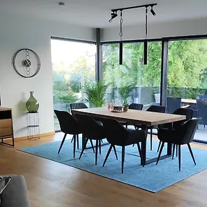  Apartment Luxurioeses Penthouse Mit Blick Auf Uno-city Und Dem Kaiserwasser. 3schlafzimmer, 2 Baeder, Privat Lift Ins